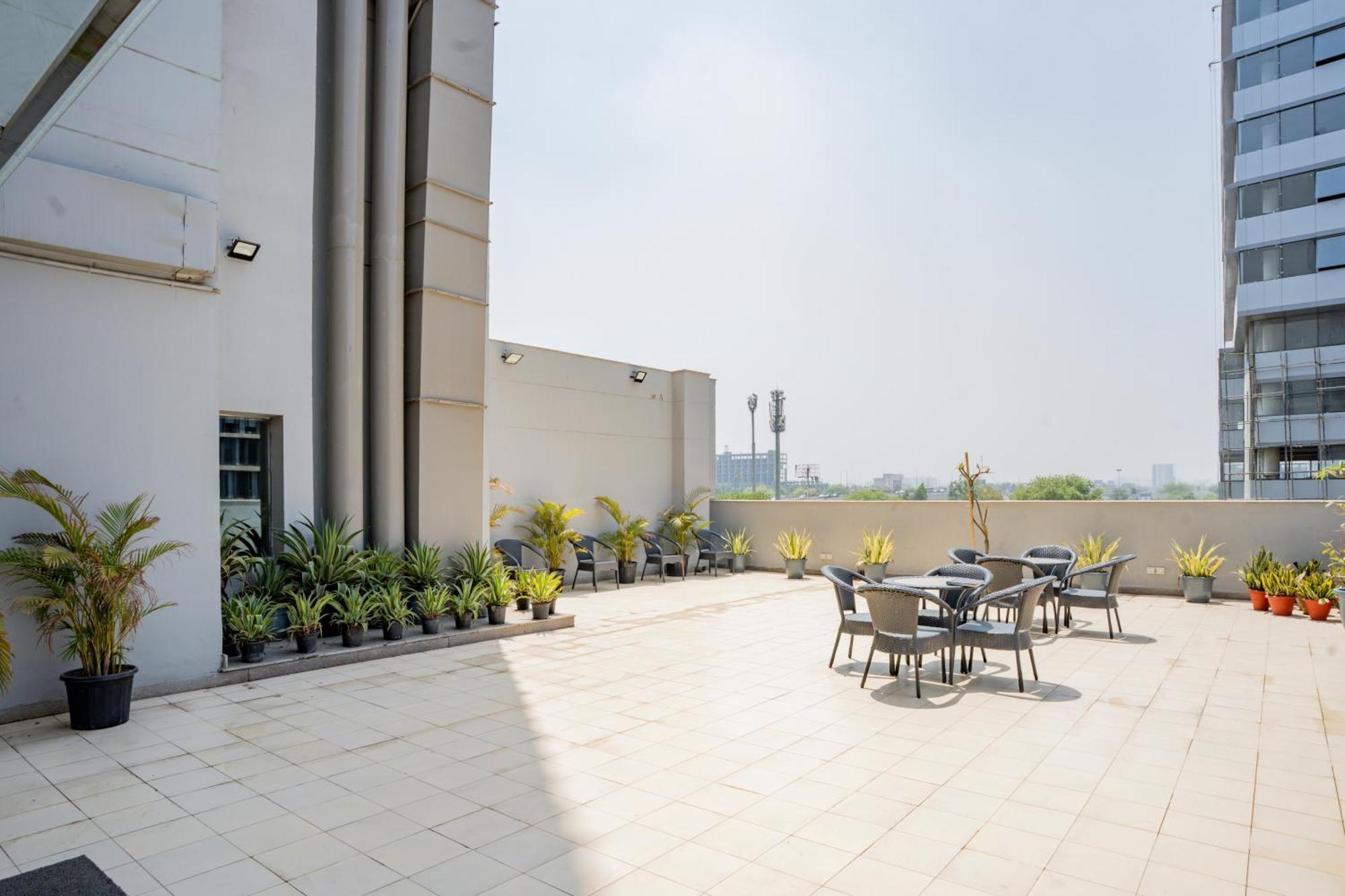 Ar Suites Klj Square Gurgaon Exterior foto