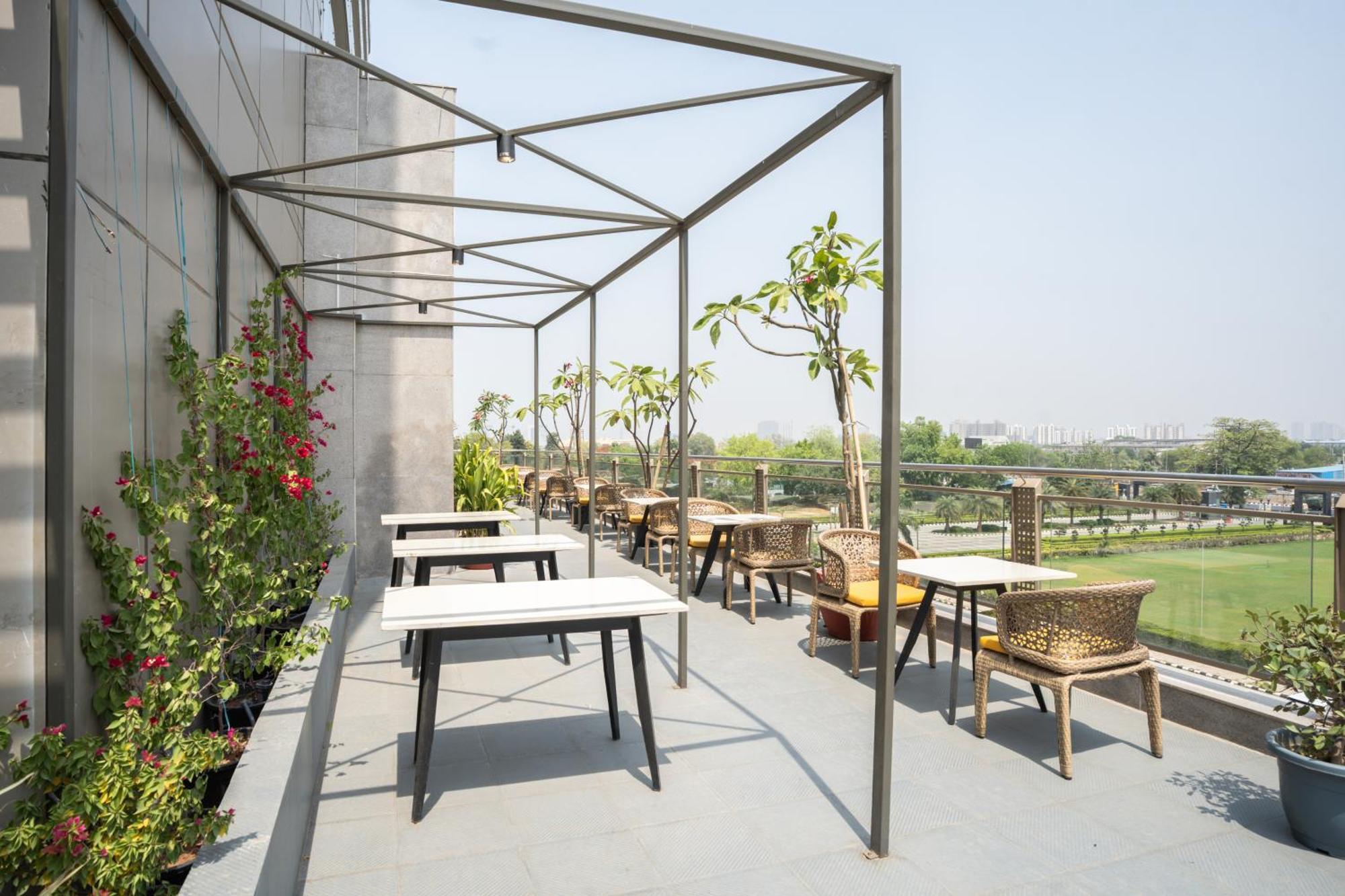 Ar Suites Klj Square Gurgaon Exterior foto