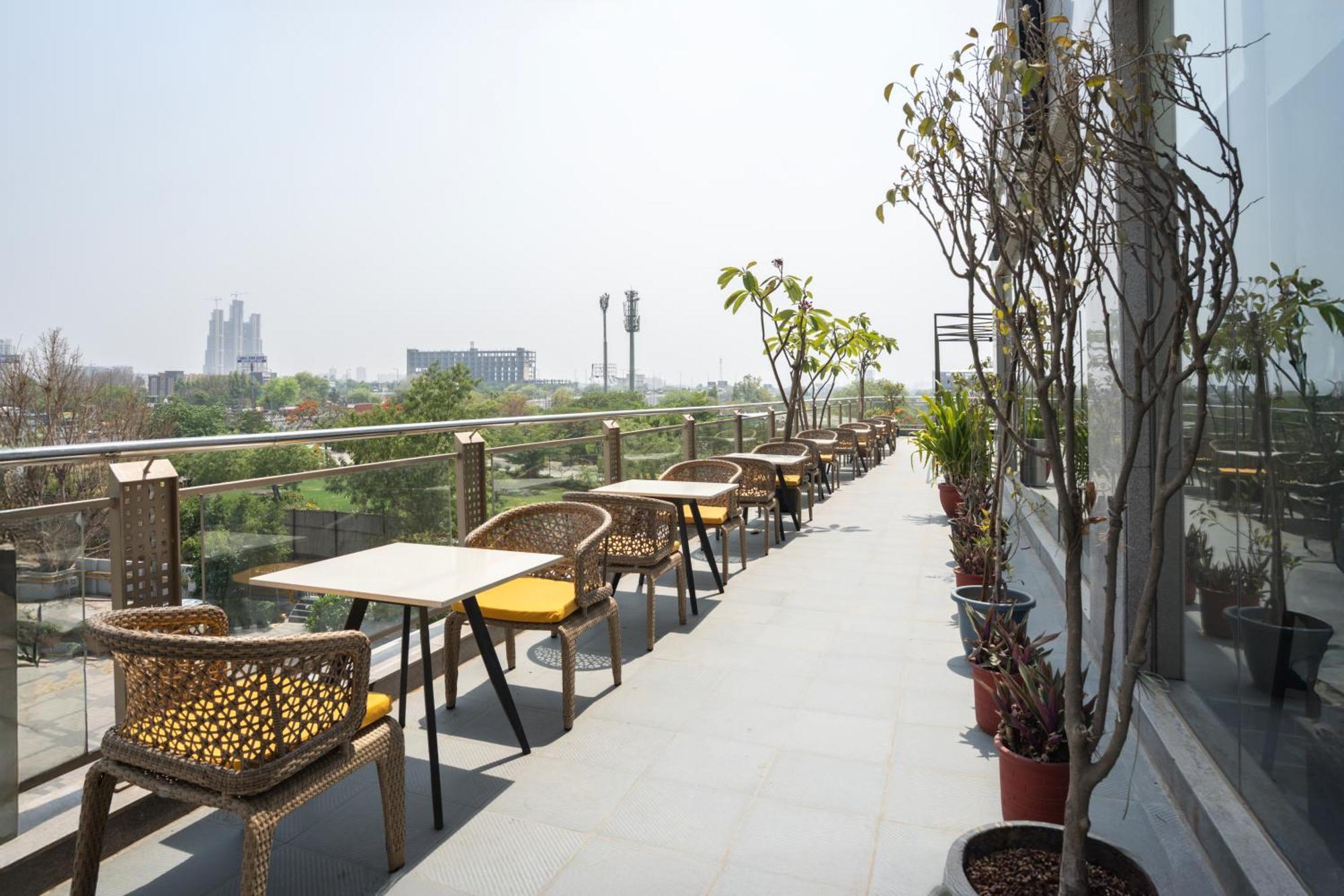 Ar Suites Klj Square Gurgaon Exterior foto